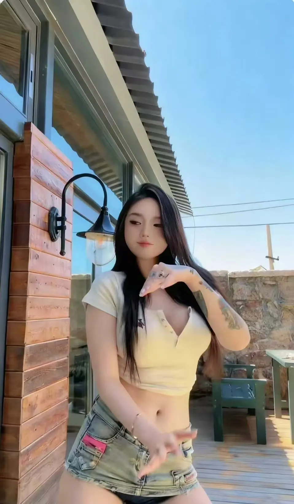 《Meena 成美男》高清全集免费看 - 中文版未删减资源全面开放 - 无广告在线观看便捷网盘备份 - 一次看遍Meena 成美男